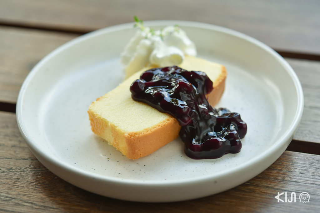 Tora Blueberry Cake จากร้าน TORA Yakiniku X Cafe