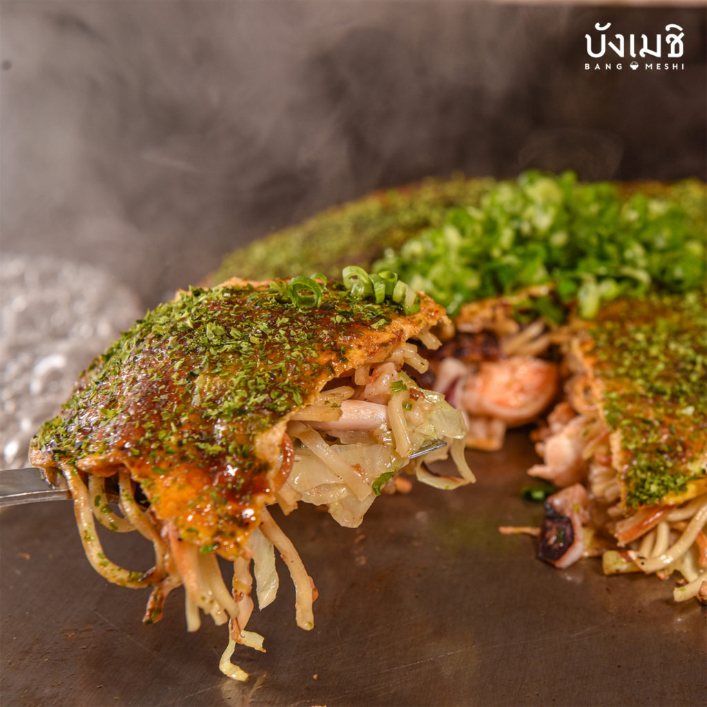 Hiroshima Okonomiyaki เมนูอาหารท้องถิ่น จากจ.ฮิโรชิม่า ในประเทศ ญี่ปุ่น