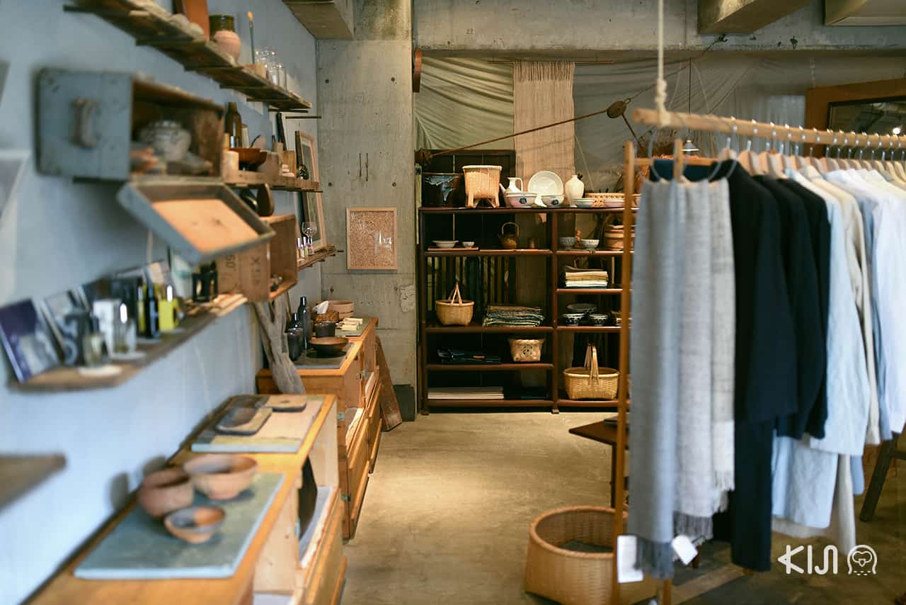 สไตล์การตกแต่งร้าน Out Bound เน้นสีธรรมชาติเผยให้เห็นเนื้อสัมผัสของพื้นผิวทั้งหมด