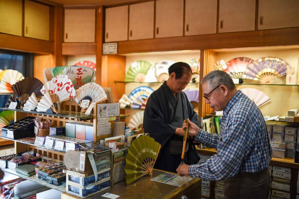 ร้านขายพัดบุนเซ็นโด (Bunsendo) ที่เปิดให้บริการมานานกว่า 120 ปี ในย่านอาซากุสะ (Asakusa)