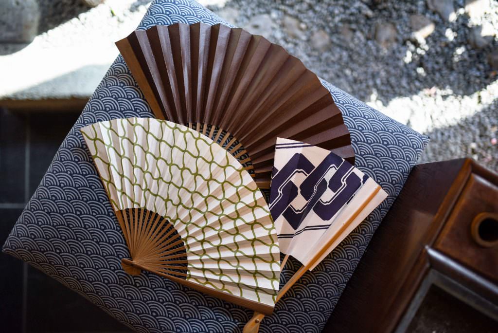 พัดลวดลายต่างๆ ของร้านขายพัดบุนเซ็นโด (Bunsendo) ในย่านอาซากุสะ (Asakusa)