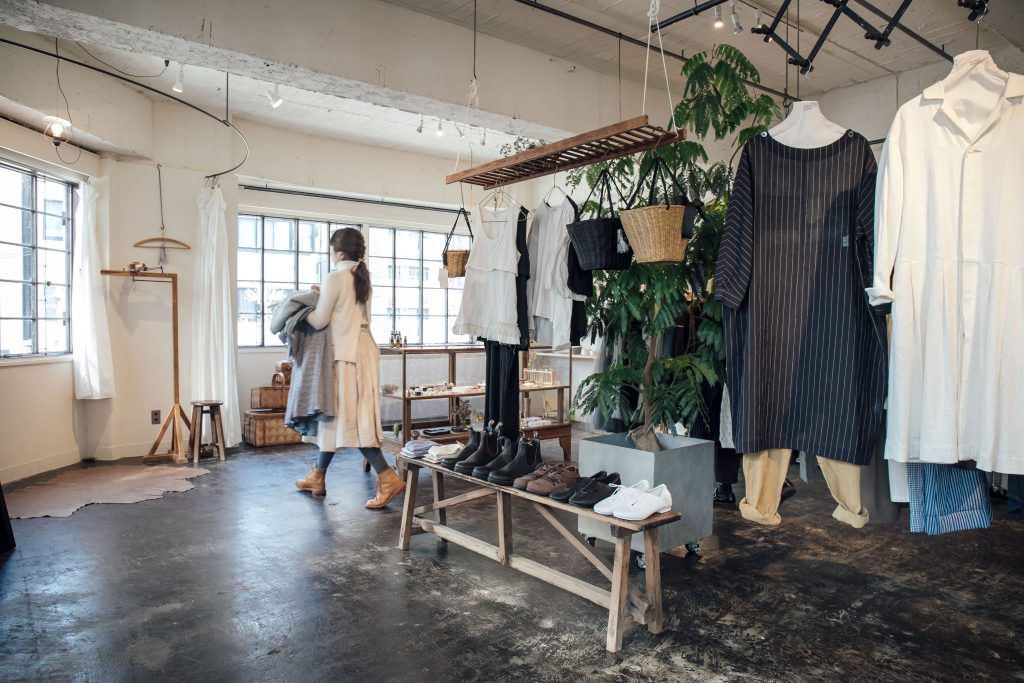 บรรยากาศภายในร้าน SUNNY CLOUDY RAINY ในย่านคุระมะเอะ (Kuramae)