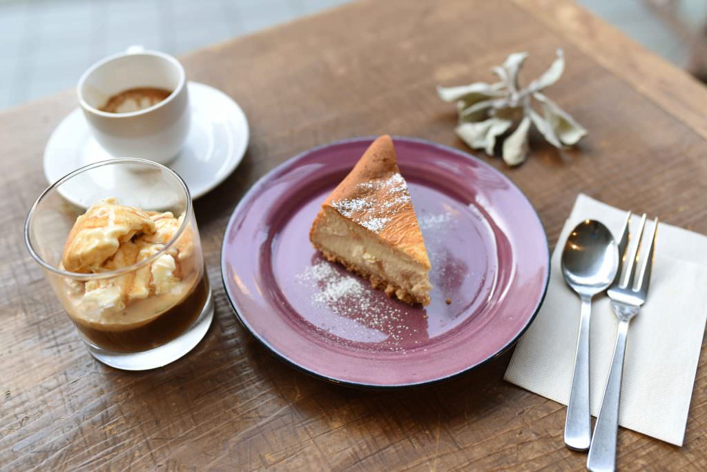 กาแฟ ขนมเค้ก และขนมหวานต่างๆ ของร้าน KICHIMU CAFE