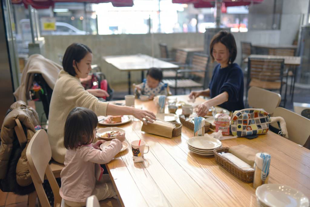 บรรยากาศภายในร้าน THE ORIGINAL PANCAKE HOUSE ในย่านคิชิโจจิ (Kichijoji)