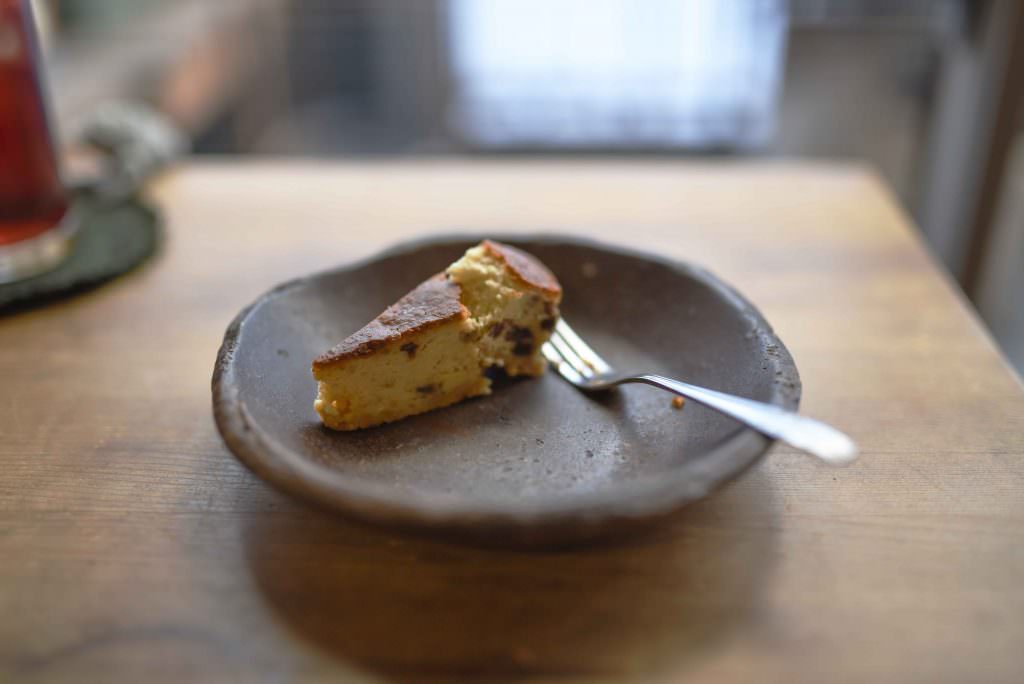 ชีสเค้กสอดไส้ลูกเกด ของร้าน QWALUNCA CAFE