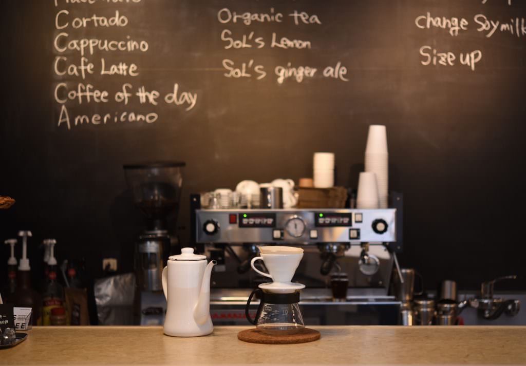 กาแฟดริปของร้าน SOL'S COFFEE ROASTERY ในย่านคุระมะเอะ (Kuramae)