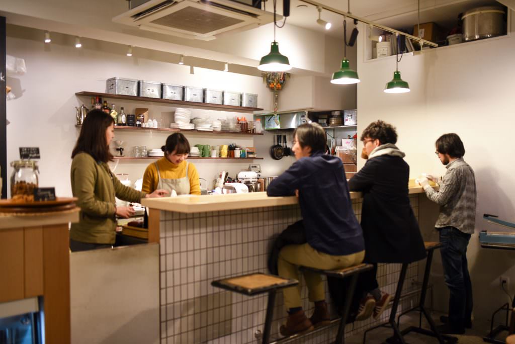 บรรยากาศภายในร้าน SOL'S COFFEE ROASTERY ในย่านคุระมะเอะ (Kuramae)