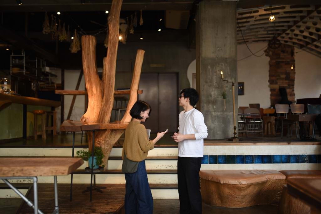 บรรยากาศภายในโฮสเทล Nui. Hostel & Bar Lounge ในย่านคุระมะเอะ (Kuramae)