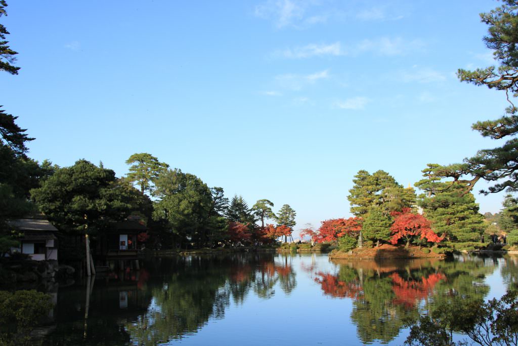 Kenrokuen (เคน-โระ-คุ-เอ็น) 兼六園 เป็น ‘สวนญี่ปุ่น’ ที่งดงามที่สุดติด Top 1 ใน 3 ของญี่ปุ่น