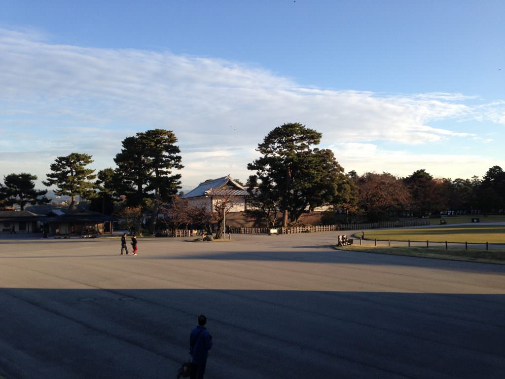บรรยากาศรอบๆ ปราสาทคานาซาว่า (Kanazawa Castle)