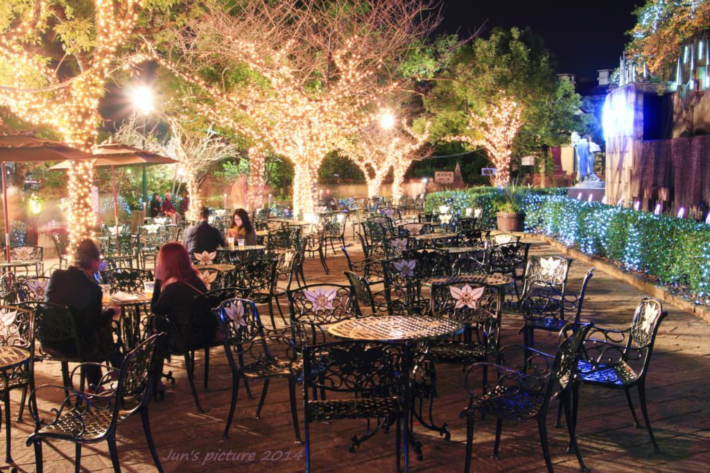 ชมวิวกลางคืนจาก โกลเวอร์ การ์เด็น (Glover Garden)