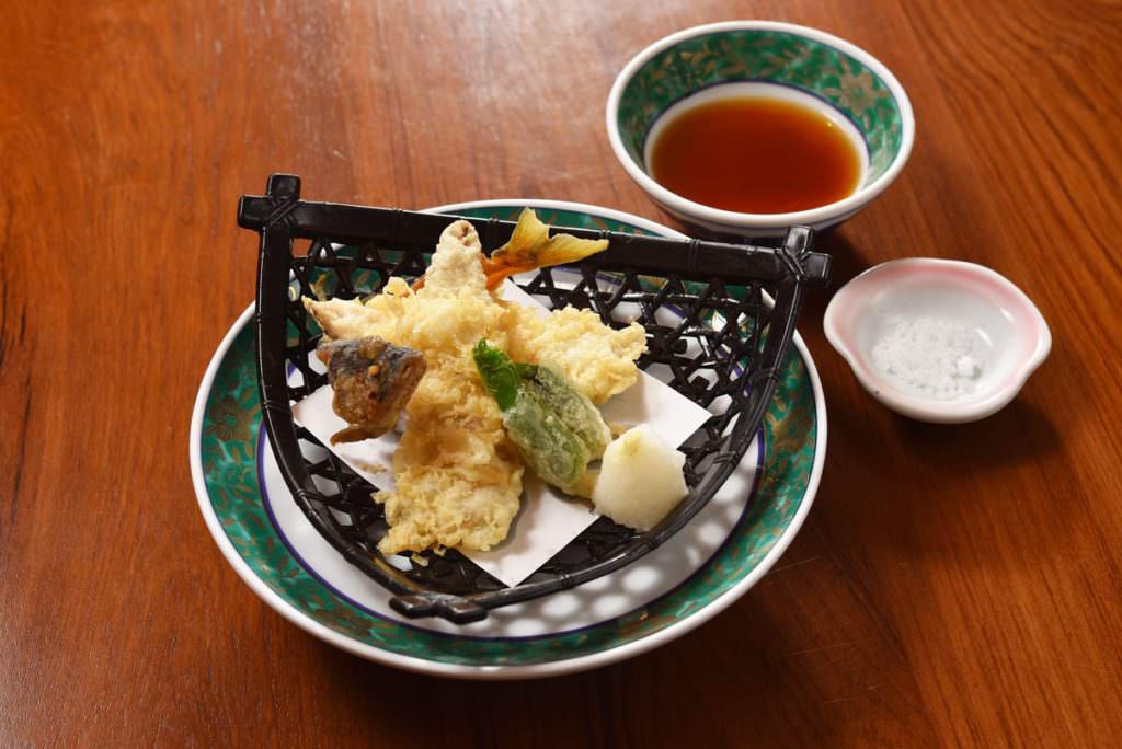 เทมปุระปลาอะยุ (Ayu) ที่ร้าน Tensui