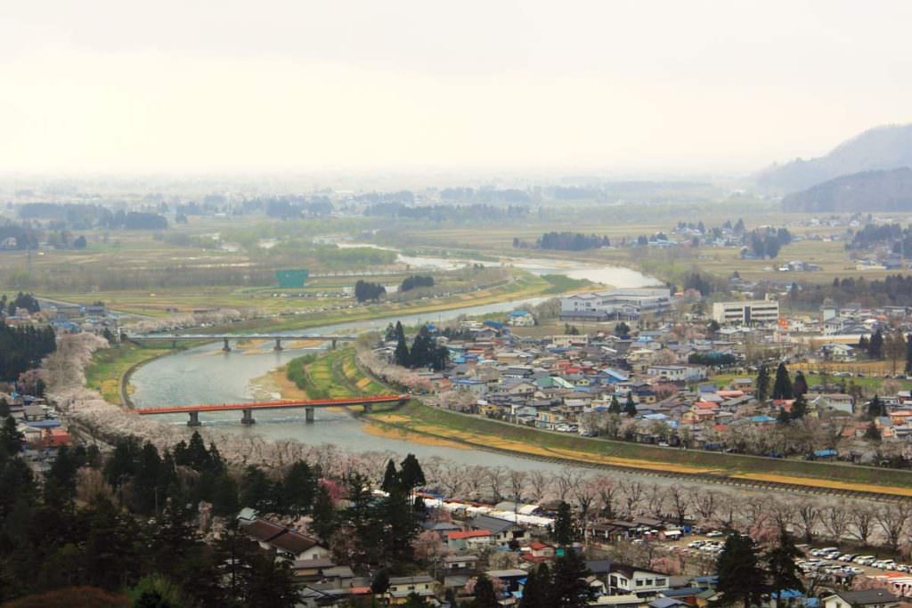 คะกุโนะดะเตะ (Kakunodake) คือเมืองที่ครั้งหนึ่งในอดีตเคยมีปราสาทและชุมชนหมู่บ้านซามูไร