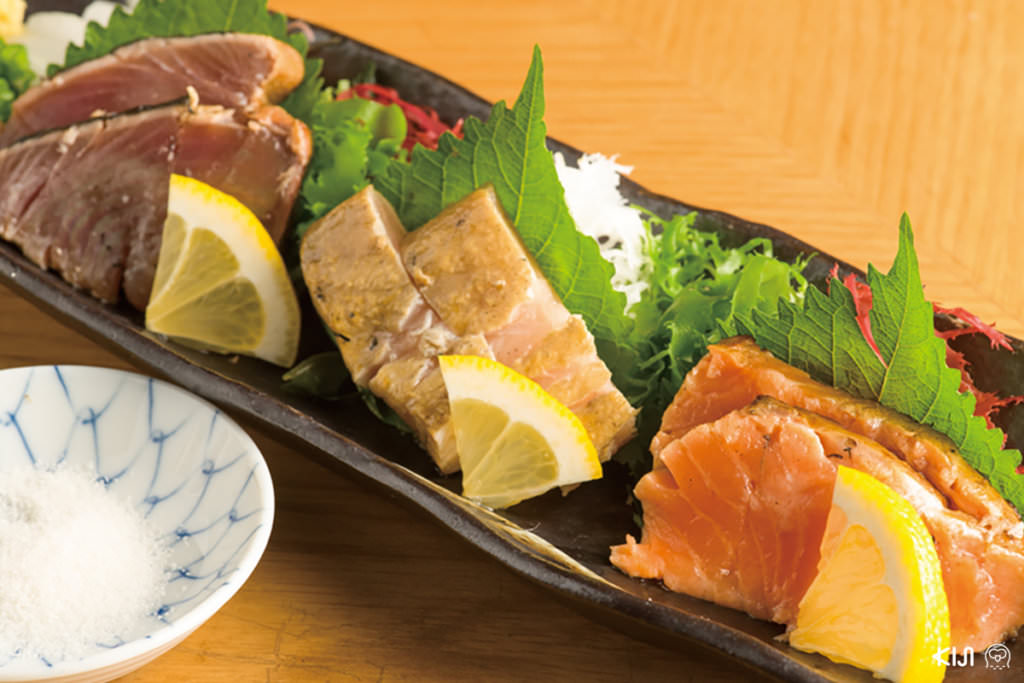Warayaki 3 Kinds ที่ใช้เนื้อปลาปรุงถึง 3 ชนิด ได้แก่ คัตสึโอะ บินโทโระ และแซลมอน อาหารของร้าน Sushi Juban