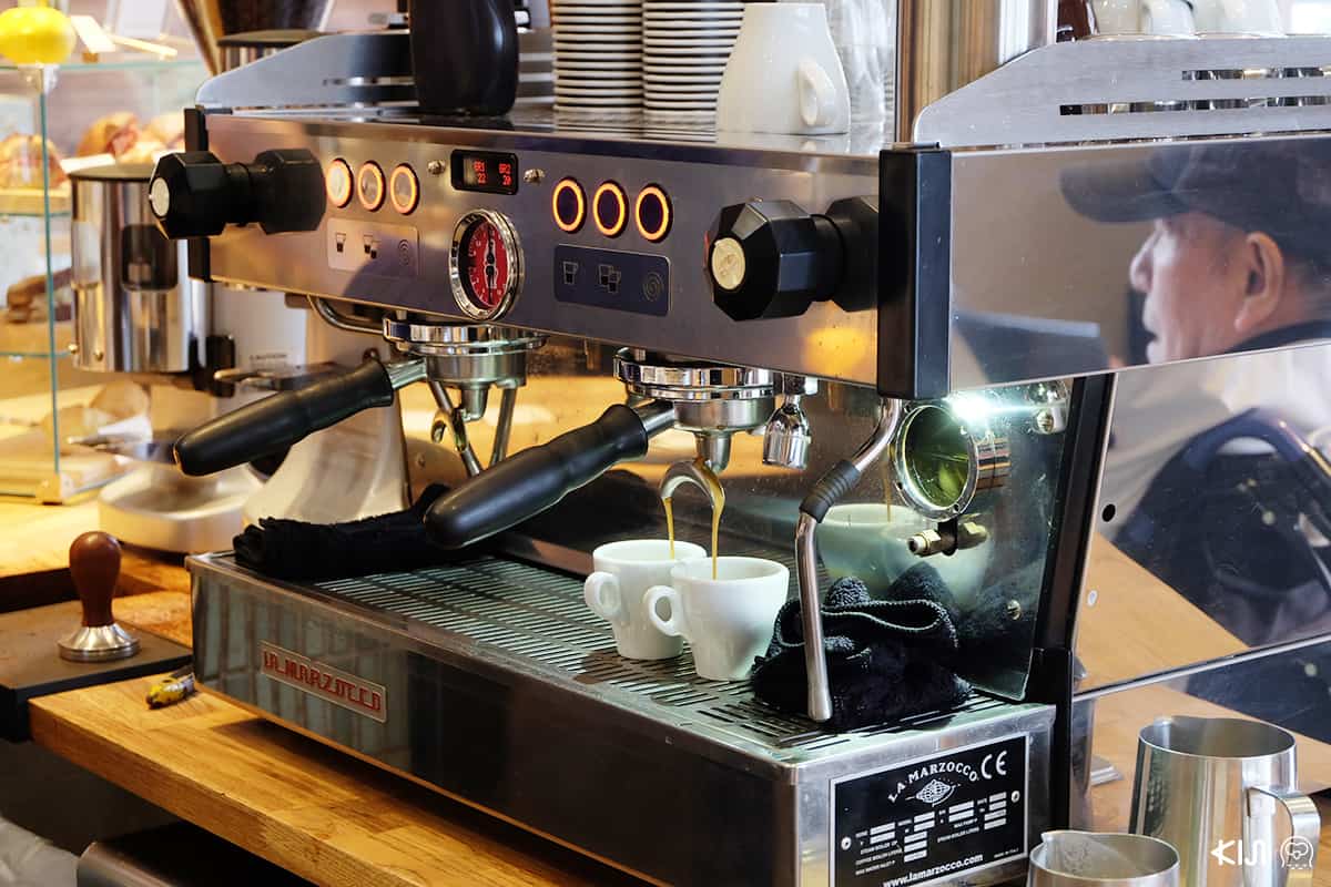 เครื่องทำกาแฟของร้าน ALLPRESS ESPRESSO