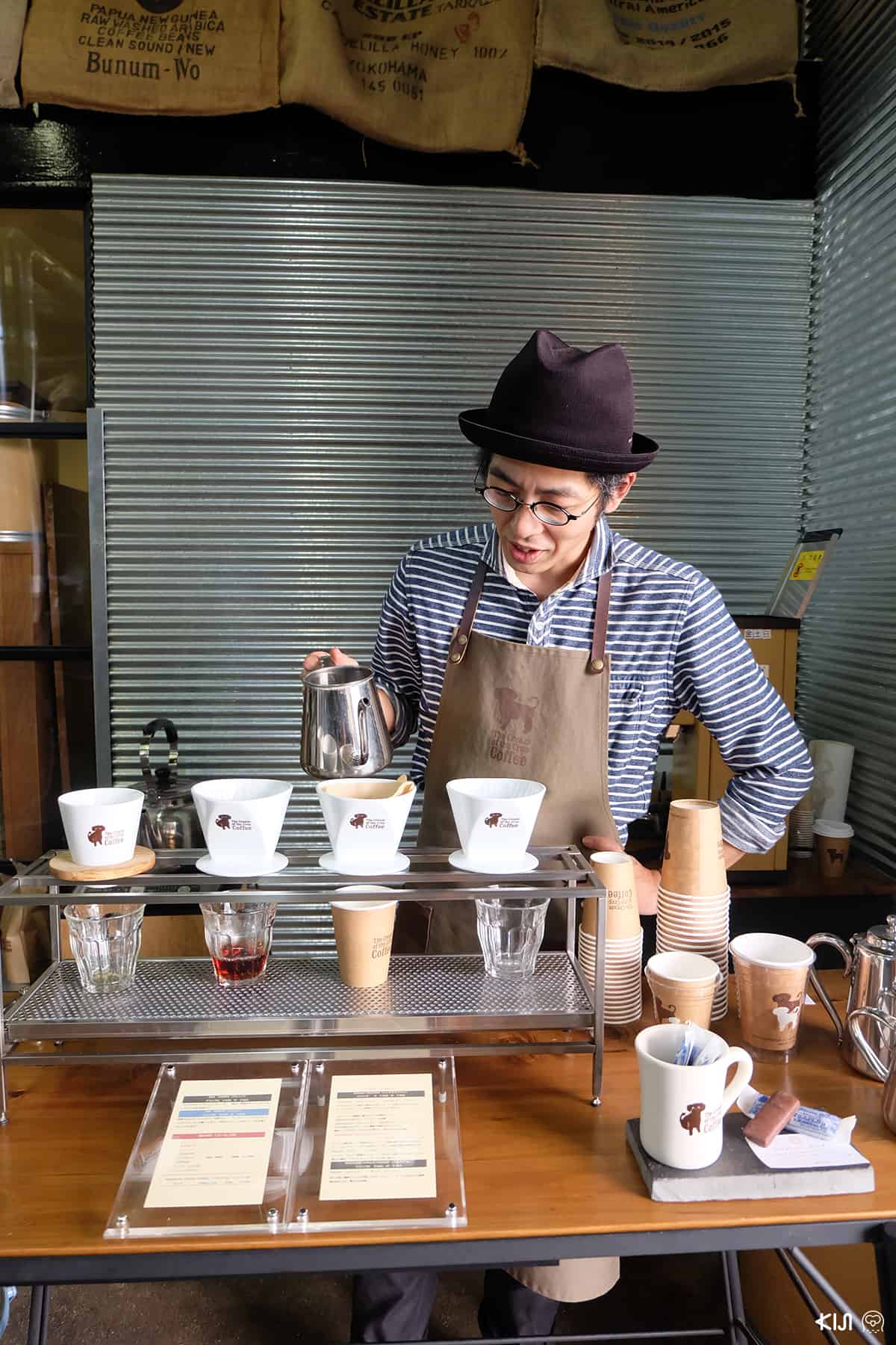 บาริสต้าร้าน THE CREAM OF THE CROP