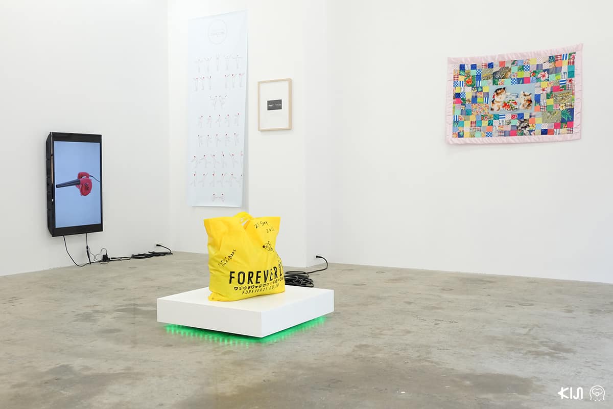 นิทรรศการชื่อ IKEZAKI Takuya “Beautiful ♥ World” ที่จัดแสดงภายในของ S.O.C SATOKO OE CONTEMPORARY