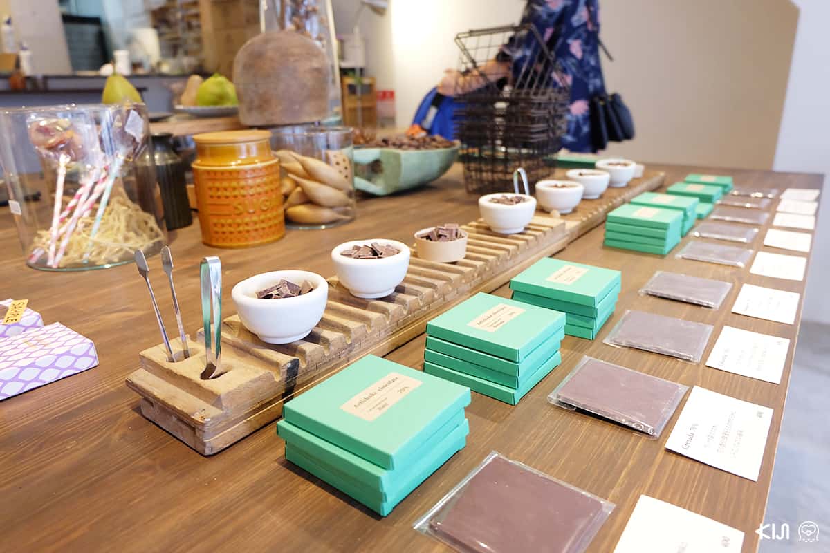 ARTICHOKE CHOCOLATE สาขาคิโยสุมิชิราคาวะ มีโรงคั่วโกโก้ด้วย