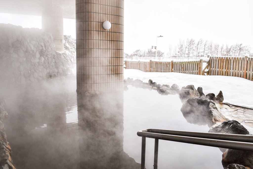 ทัปปุโนะยุออนเซ็น (Tappunoyu Onsen) บ่อน้ำร้อนกลางแจ้งที่ขึ้นชื่อแห่งหนึ่งของฮอกไกโด