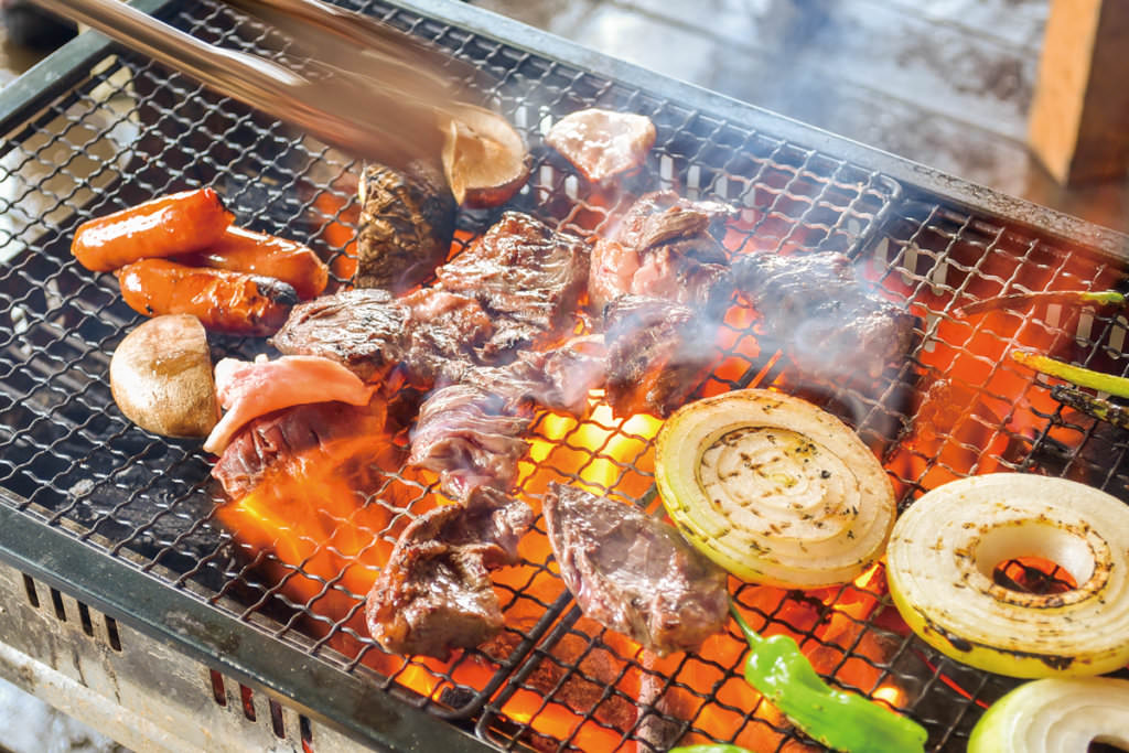 BBQ & Snowmobile : ปิ้งบาร์บีคิวกลางหิมะและขี่รถฝ่าลมชมวิวที่ 10 Pound อิชิคาริ (Ishikari)