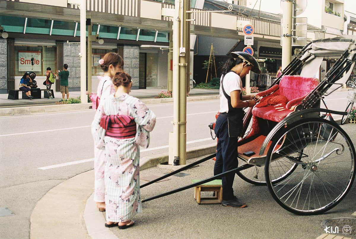 รถลากที่มีให้บริการแก่นักท่องเที่ยวในทาคายาม่า (Takayama)