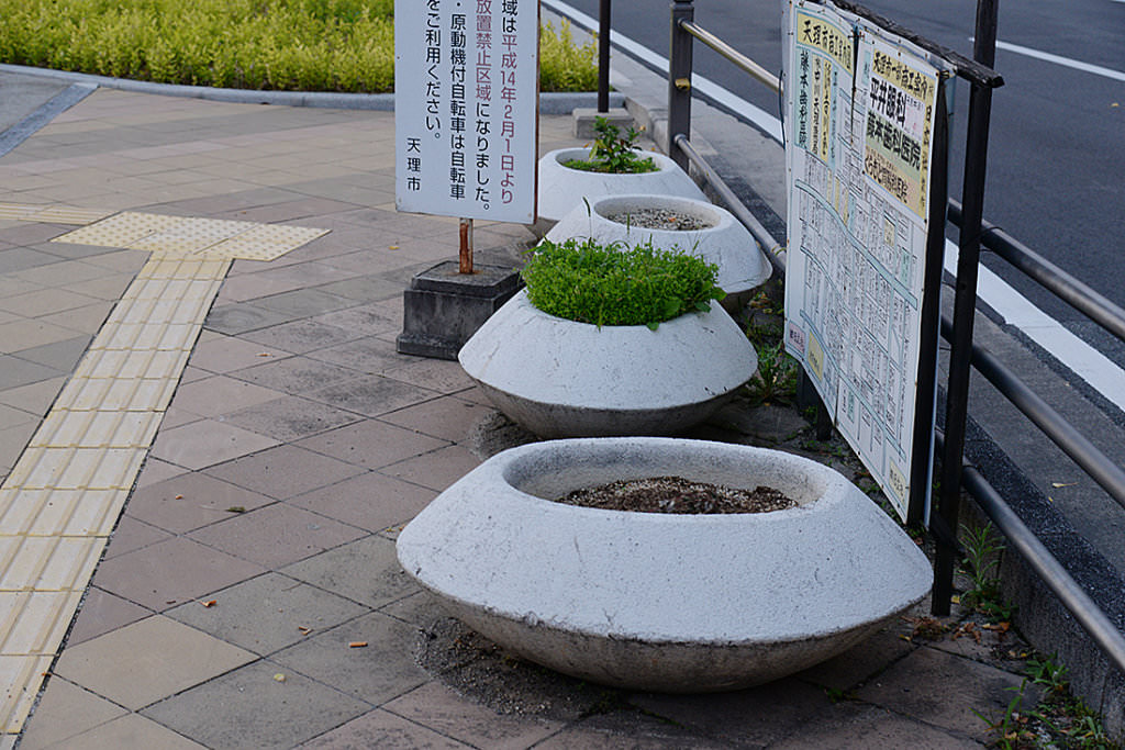 กระถางต้นไม้ที่ใช้รูปทรงโคะฟุฟุง (Cofufun) ช่วยให้ดูกลมกลืนทั้งงาน