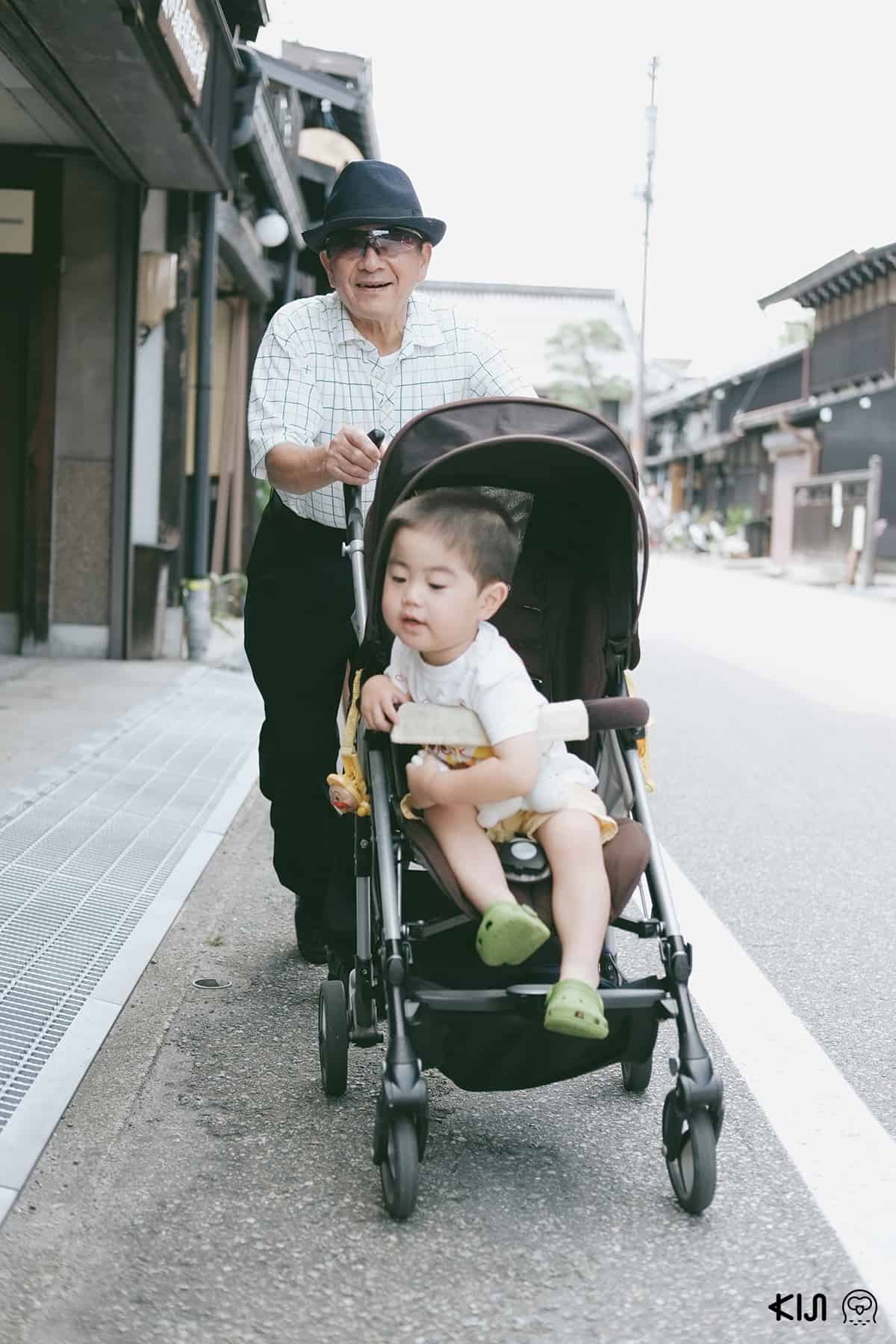 นักท่องเที่ยวที่ Takayama Old Town