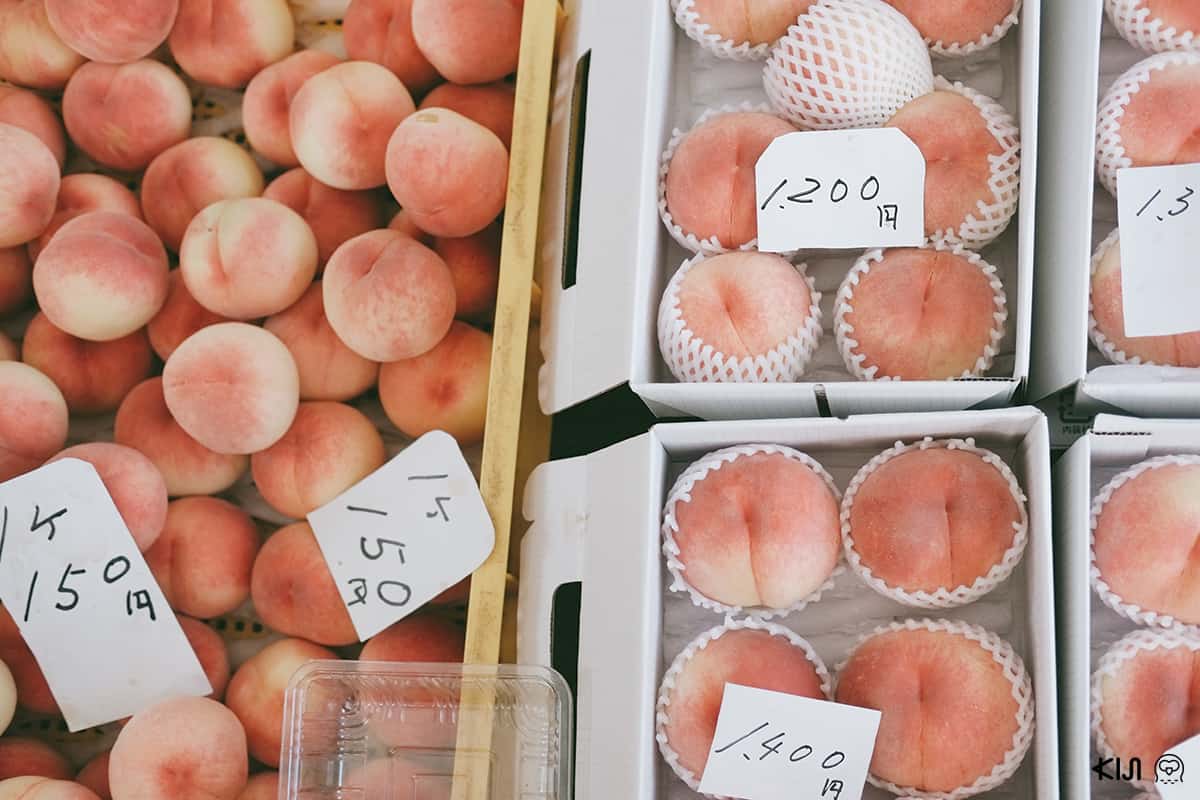 ลูกพีชจากตลาดเช้าจินยะมาเอะ Takayama