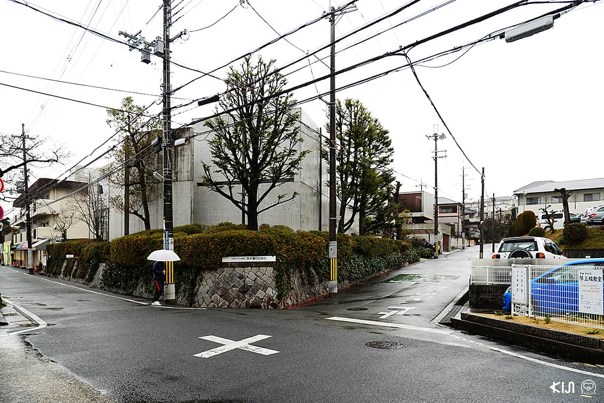“Church of the Light” บนทางแยกในย่านชุมชนในอิบารากิ (Ibaraki)
