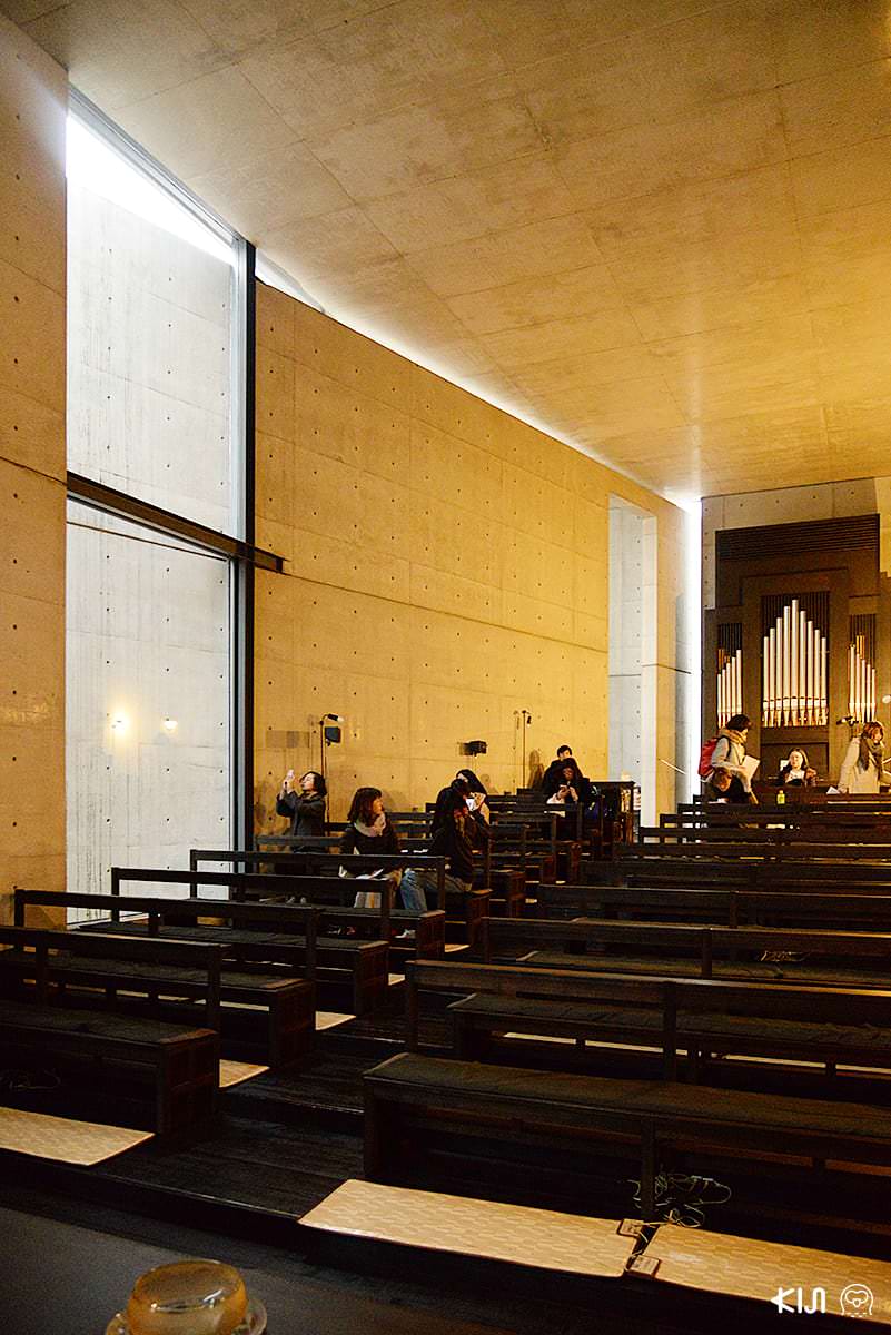 บรรยากาศข้างใน Church of the Light