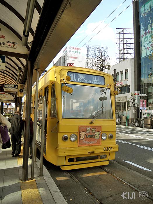 หน้าตาของรถรางประจำเมืองโอคายาม่า