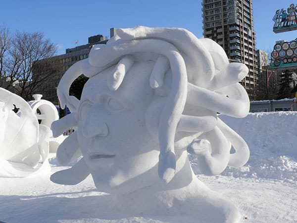 อันดับ 3 ชื่อผลงาน "Medusa-Homage to Bernini" จากประเทศอเมริกา