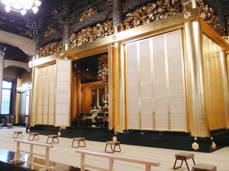 บรรยากาศภายในของ Tsukiji Hongwan-ji Temple