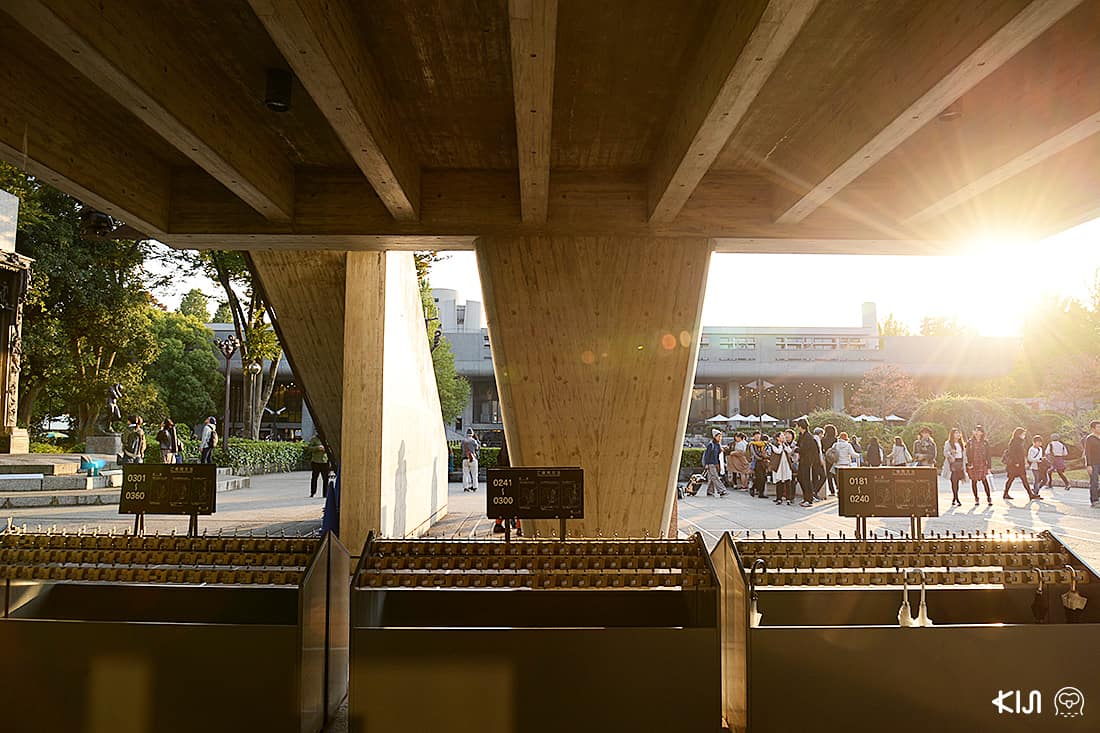 รายละเอียดผนังด้านหน้าพิพิธภัณฑ์