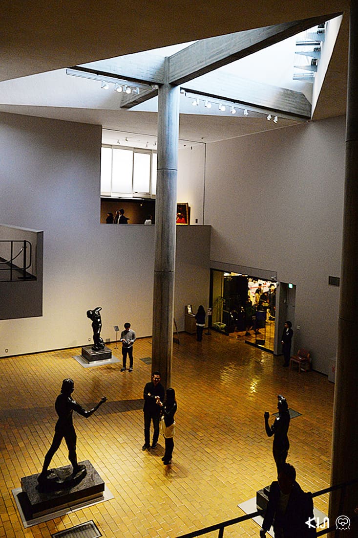 เสาลอย คานทแยง แสงทำให้พิเศษ