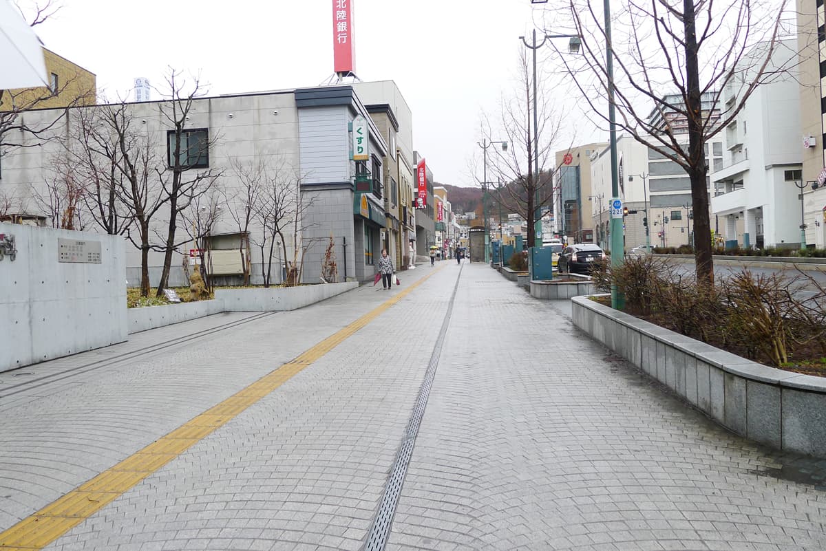 ร้าน Yamanaka Dairy Farm จะตั้งอยู่ระหว่างทางที่นักท่องเที่ยวเดินไปคลองโอตารุ