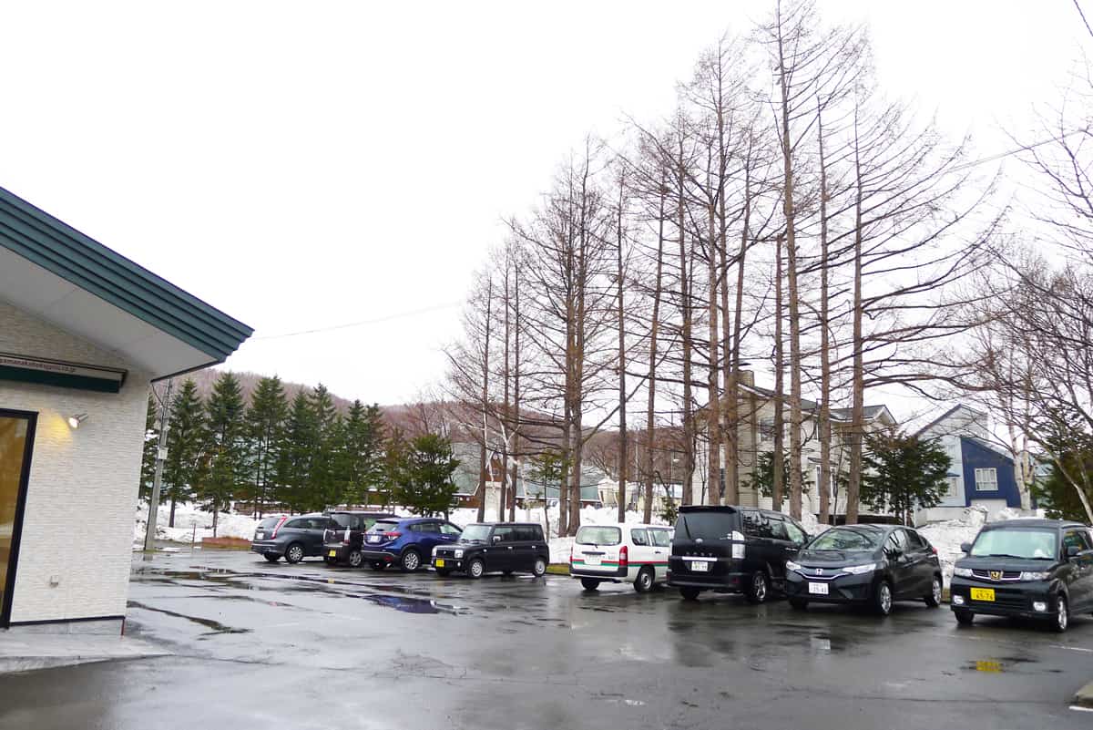 ที่จอดรถร้าน Yamanaka Dairy Farm สาขาใหญ่