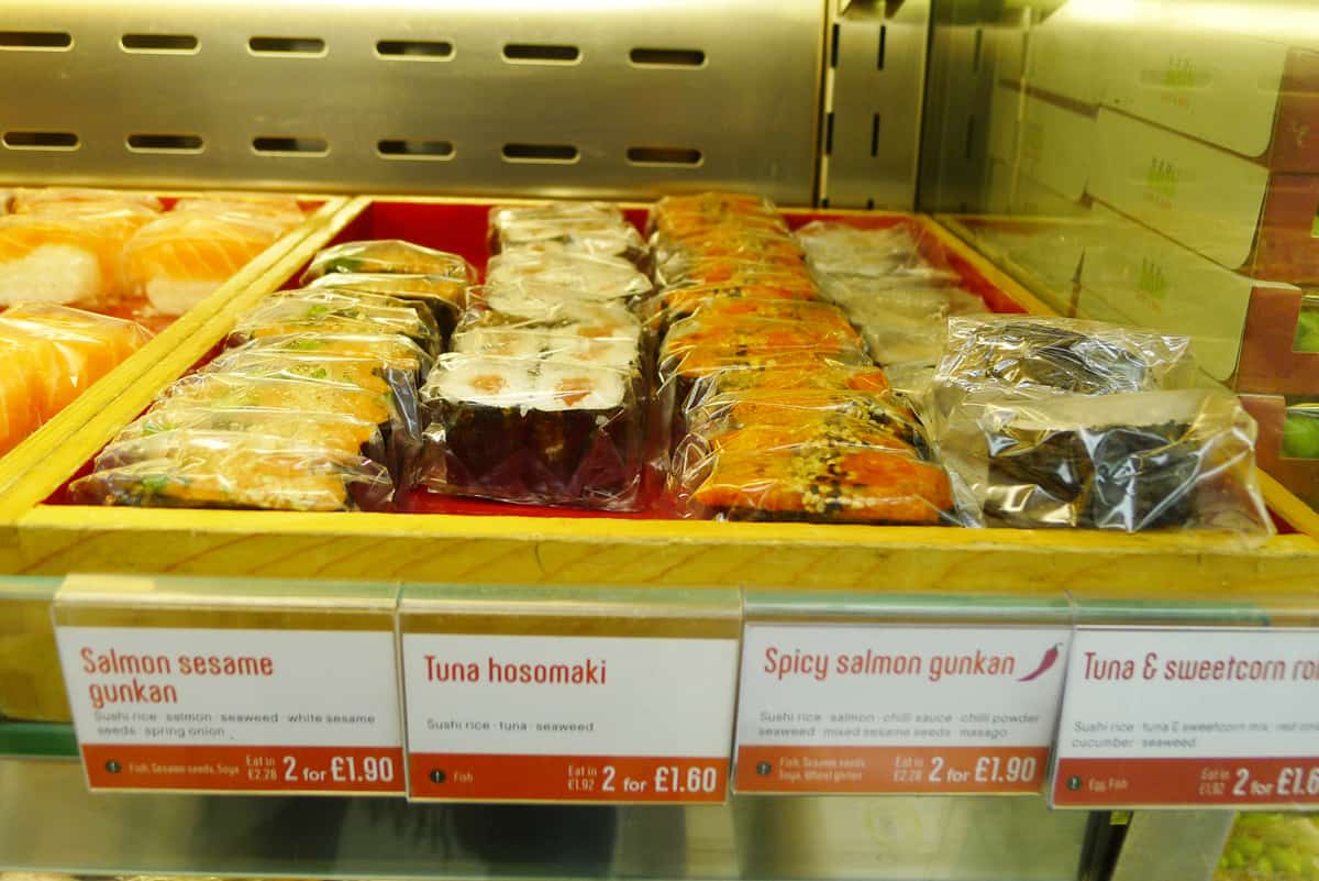 ข้าวปั้นหลากหลายหน้าจากร้าน Wasabi Sushi & Bento