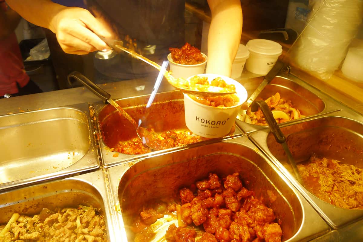 ร้าน KOKORO : เลือกได้ว่าจะกินกับ ‘ข้าว’ หรือ ‘เส้นหมี่’