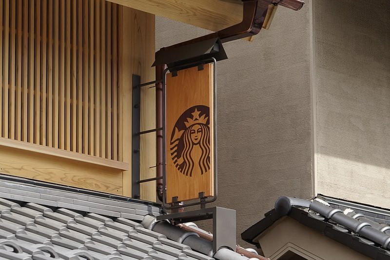 ป้าย Starbucks Coffee ที่สาขาคาวาโกเอะ