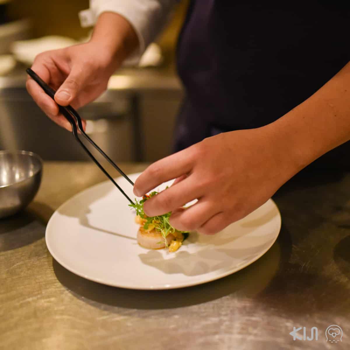 ครัวของร้าน Méli Mélo เป็นครัวแบบเปิด