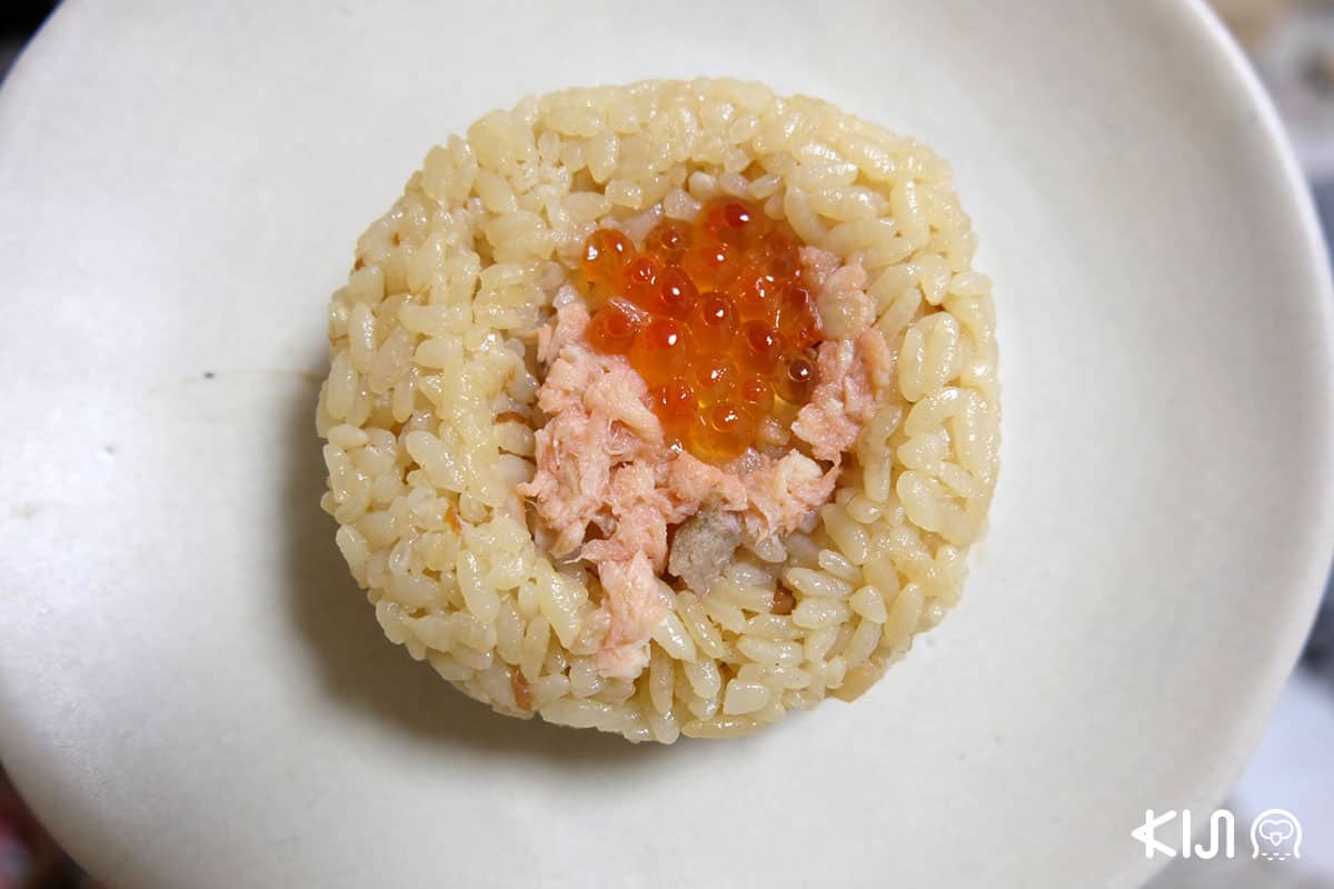 โอนิกิริหน้า Salmon กับ Ikura