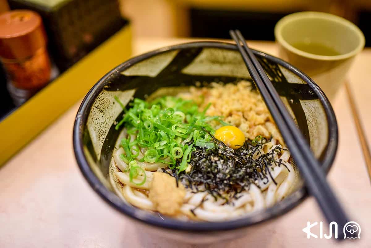 อุด้งในน้ำซอสดาชิ จากร้านต้นตำรับ ฟุรุอิจิ (Furuichi) มีทั้งแบบร้อนและแบบเย็นให้เลือกชิม ราคา 470 เยน