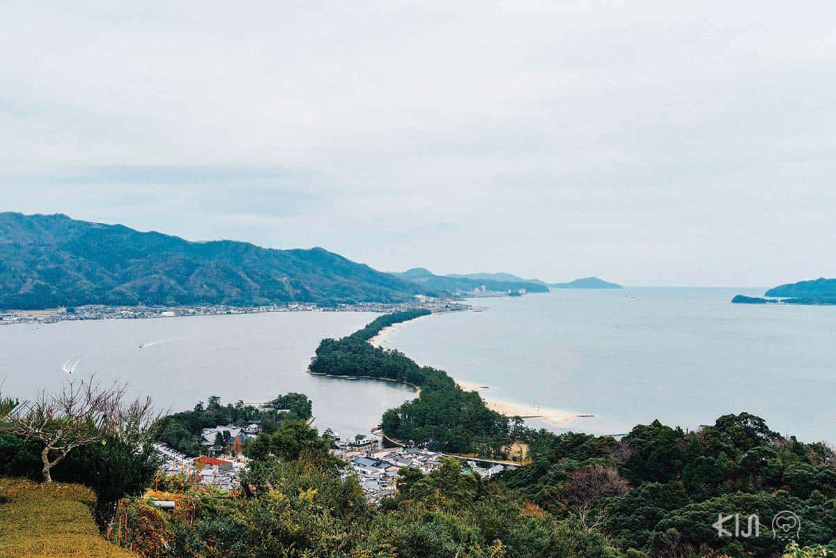 'อามาโนะฮาชิดาเตะ' สันทรายยาว 3.6 กิโลเมตร ที่เกิดขึ้นเองตามธรรมชาติกลางอ่าวมิยาซุ (Miyazu) ในจังหวัดเกียวโต