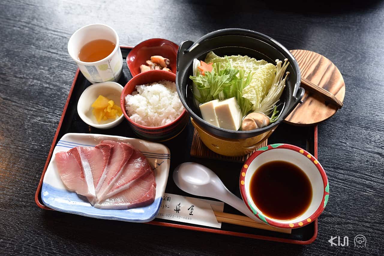 ร้านฟุนายะ ที่อิเนะ (Ine) มีอาหารชุดให้เลือกหลากหลาย ทั้งชุดนาเบะ และข้าวหน้าต่างๆ