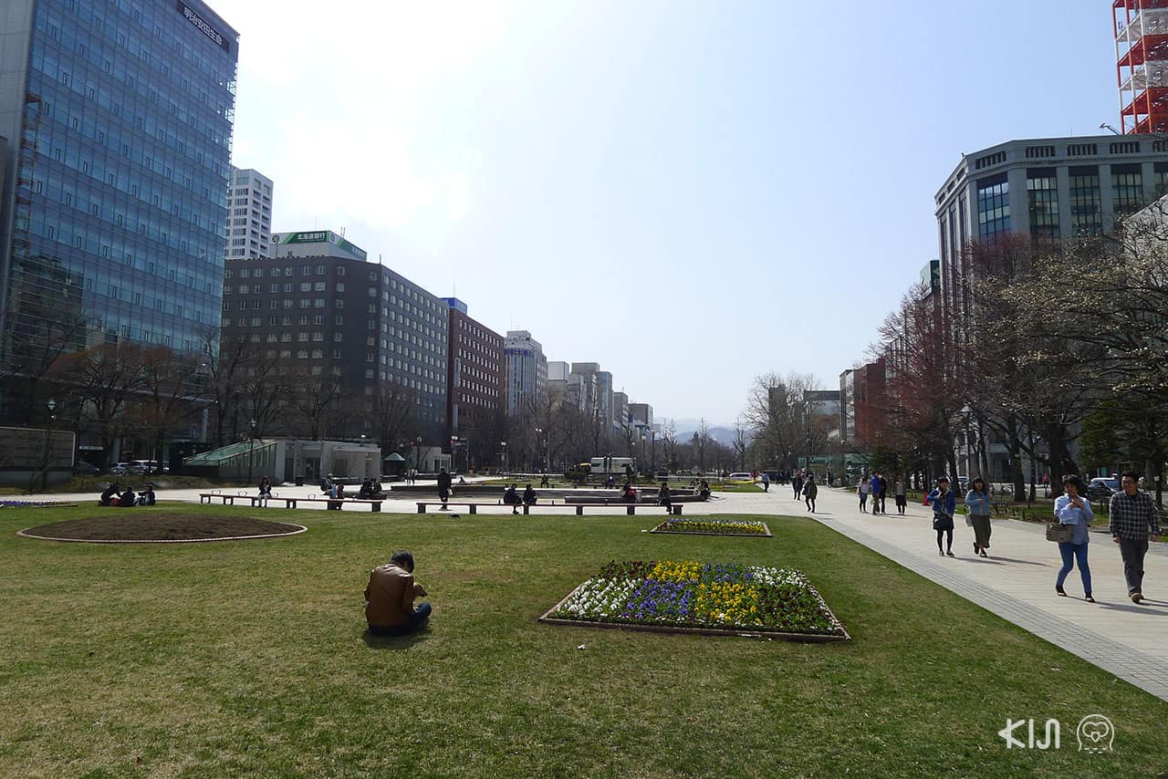 ซัปโปโร วันเดย์ทริป : สวนโอโดริ (Odori Park) สวนสาธารณะใจกลางเมืองซัปโปโร