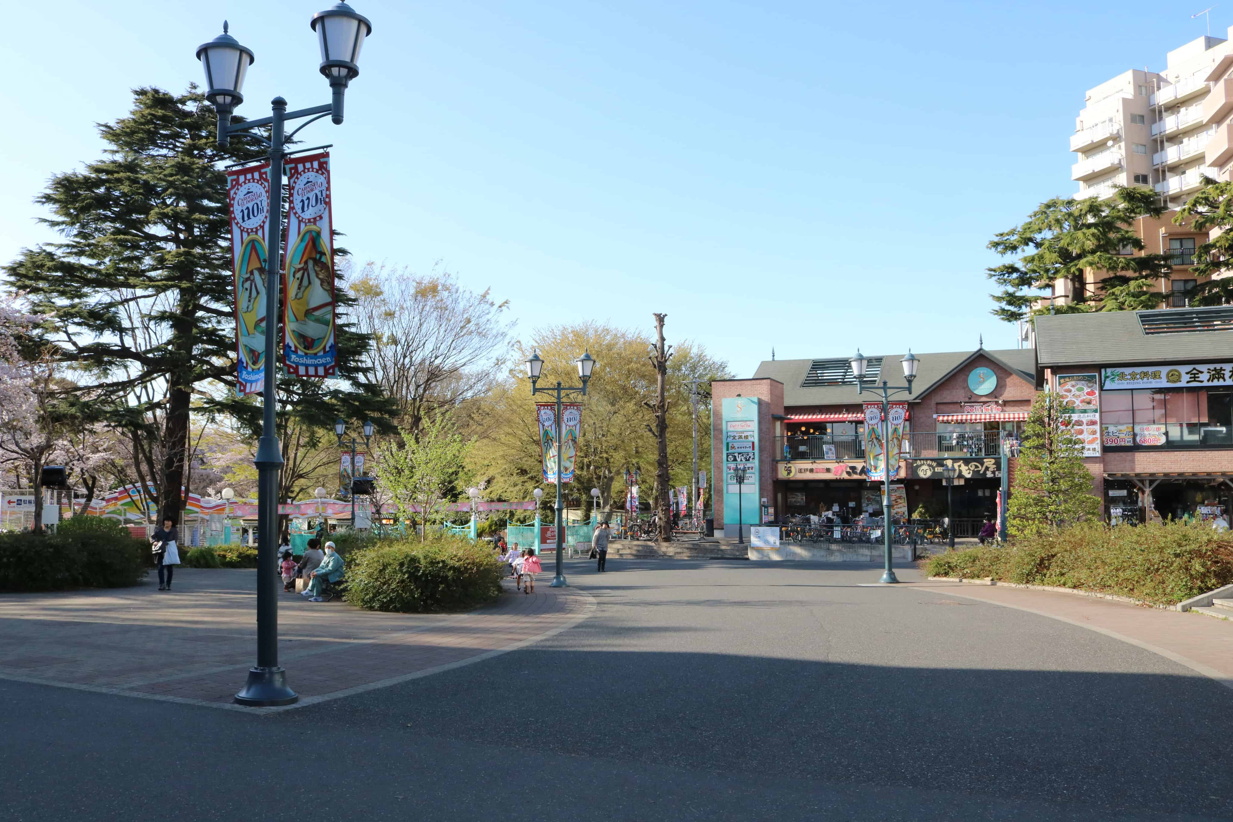 ลานกว้างด้านหน้าสถานีโทชิมะเอ็น (Toshimaen)