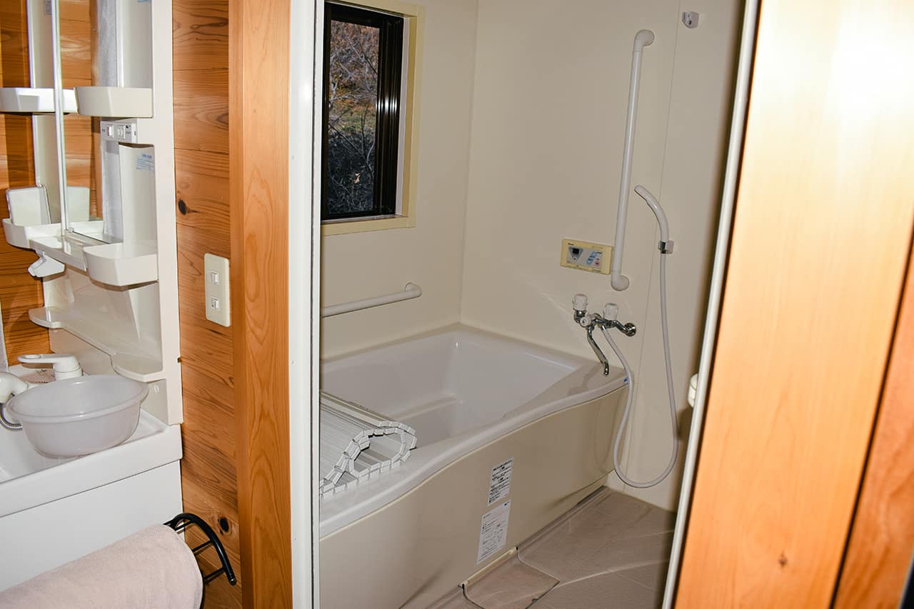 ห้องน้ำภายในห้องพักฟาร์มสเตย์ Satoyama Minshuku Maru