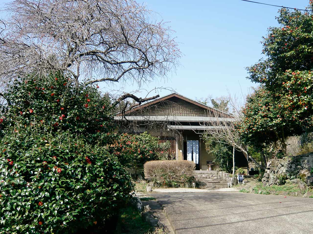 ข้างหน้าฟาร์มสเตย์ Guest House " YOSHI"