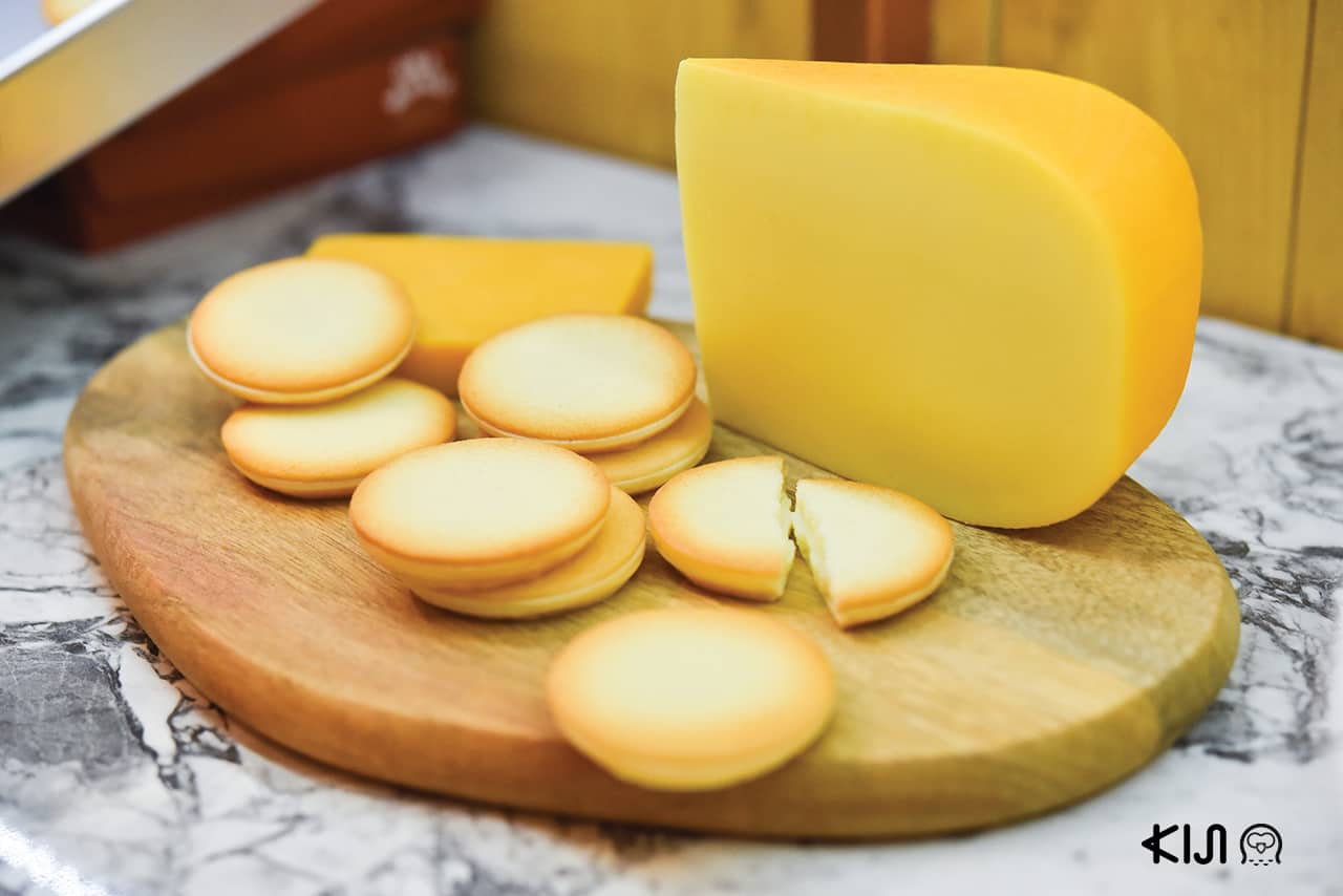 Otaru Rue Ironai Fromage (S) 420 บาท (L) 720 บาท จากร้าน LeTAO